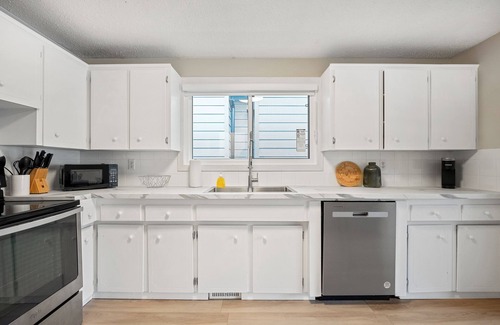Inglewood Apartment | This apartment is a 2 bedroom(s), 1 bathrooms, located in Calgary, AB.