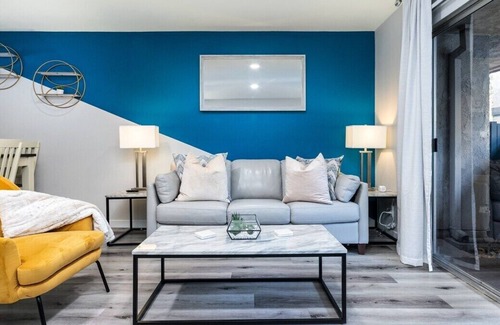 Thousand Oaks Apartment | This apartment is a 2 bedroom(s), 1 bathrooms, located in Thousand Oaks, CA.