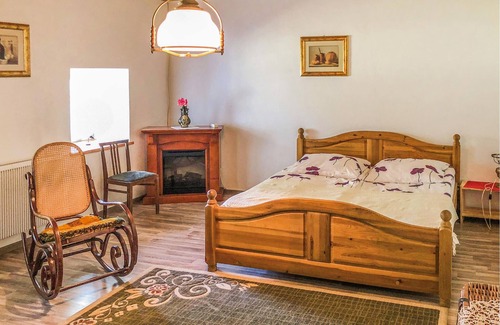 Mirsk House | This attractive and comfortable vacation home with a beautiful view of the mountains and the forest
