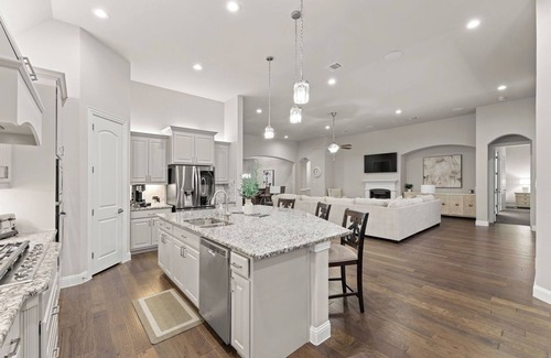 Dallas House | This beautiful 3200 SF single storey with loft backs onto a heavily treed forest