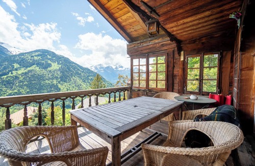 Les Posses-sur-Bex Ski Chalet | This beautiful chalet built in 1872 is located in the heart of the pretty village of Gryon. Gryon tr