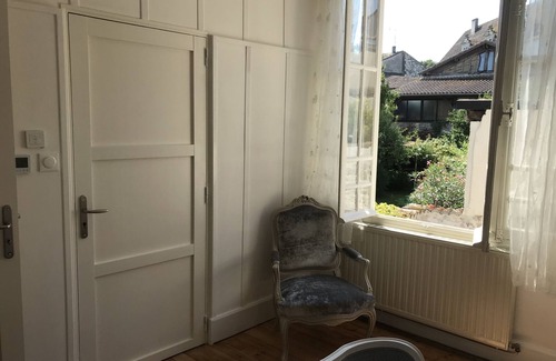 Lauzun House | This chic townhouse in centre of thriving Bastide village.