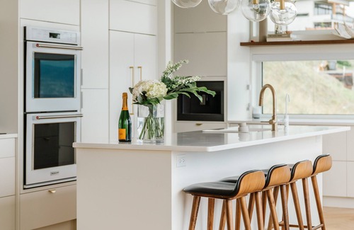 Southwest Mission House | This house is a 3 bedroom(s), 3.5 bathrooms, located in Kelowna, BC.