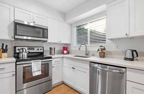 Las Gaviotas House | This house is a 4 bedroom(s), 2 bathrooms, located in Rancho Cordova, CA.