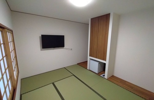 Ayagawa House | (This inn is not a single building rental.) It is a quiet inn with a blend of Japanese and Western styles. English, Chinese, Taiwanese, and Japanese are available.