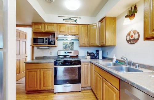 Warrens House | Three Bears Overlook- Upper