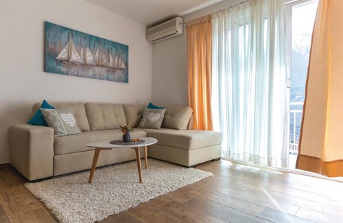 Rastovac Apartment | Three-Bedroom Apartment in Zagvozd