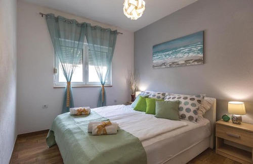 Rastovac Apartment | Three-Bedroom Apartment in Zagvozd