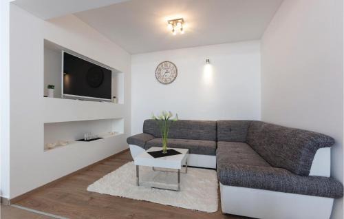 Stobrec Apartment | Three-Bedroom Apartment In Split