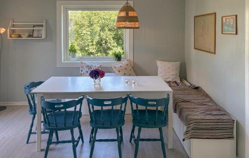 Flekkerøy House | Three Bedroom Cozy Home In Flekkerøy