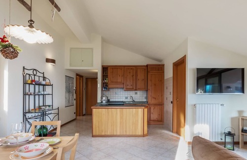 Civenna Apartment | Three beds, two bedrooms, terrace overlooking the lake in the hills just 10 minutes from the lake