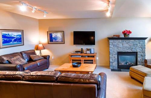 East Kootenay House | Thunder Ridge Chalet by Fernie Lodging Company