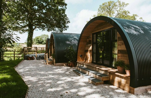Mortimer West End Cottage | Thyme Pyggy - Luxury Cottages