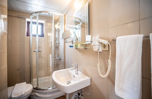 Adalar Hotel | Tiara Buyukada