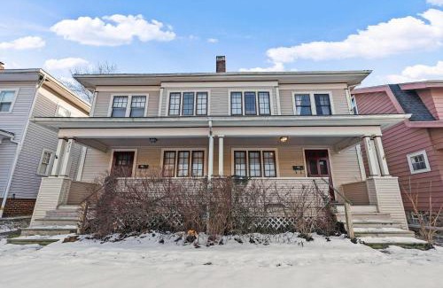 Clintonville House | Tibet Twins 2 Retreat for 6