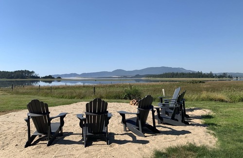 Cloverdale House | Tierra Del Mar, Oregon, Private Lake home, steam room, sleeps 8