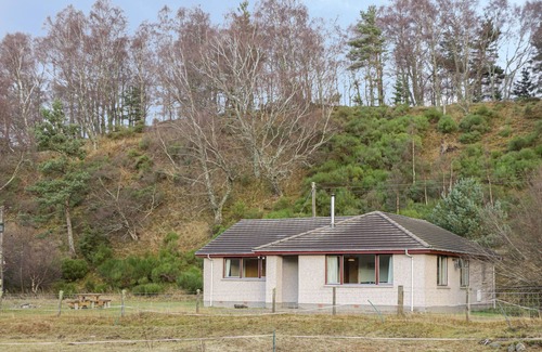Alvie Cottage | TIGH AN TEARLACH, pet friendly, with open fire in Kincraig