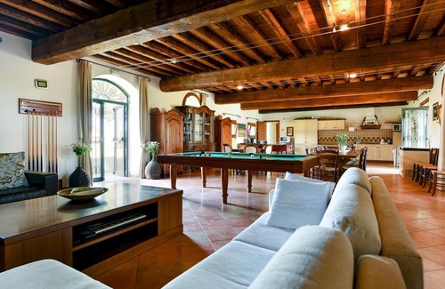 Longare Apartment | Tigli apartment with two bedrooms and one bathroom on the second floor with 4 metre glass window (apartment 6)