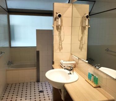 Surfers Paradise Apartment | Tiki Hotel Apartments Surfers Paradise