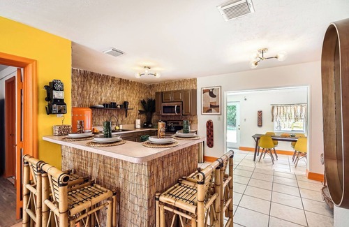 Flamingo Parks House | Tiki House Retreat