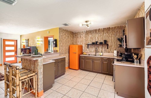 Flamingo Parks House | Tiki House Retreat