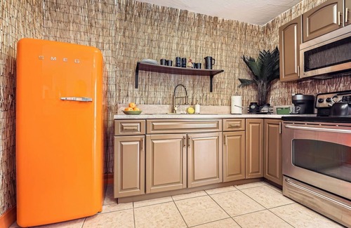 Flamingo Parks House | Tiki House Retreat