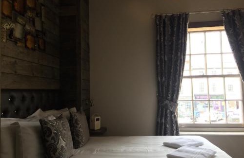 Warwick Town Centre Hotel | Tilted Wig