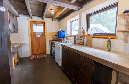 Retallack Cabin | Timberframe Off-Grid cabin in the woods