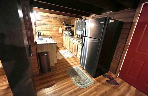 Old Washington Cabin | Timberline Cabins - The Birmingham Cabin, WiFi, Pets, Hot Tub, Fireplace