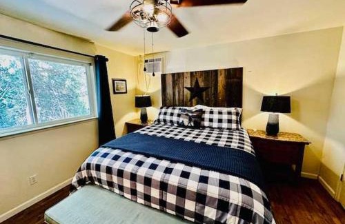 North Fork Apartment | Timberview Suite-Hot Tub-Forest Views-Sleeps 2