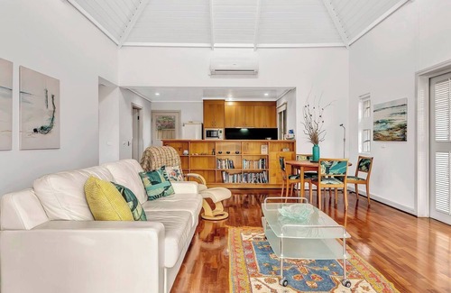 Semaphore Apartment | Time and Tide Hideaway A Spacious Beachside Escape