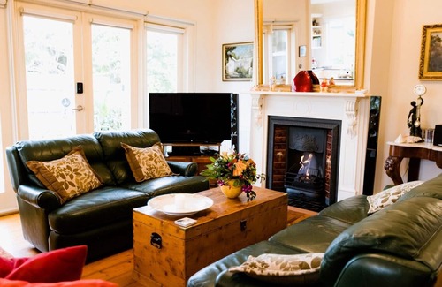 Point Lonsdale House | Timeless Charm Meets Modern Comfort: Your Victorian Retreat
