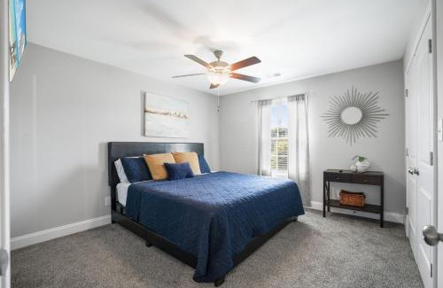 Clarksville House | Timeless Escape Family Friendly Free Wi-Fi and Parking