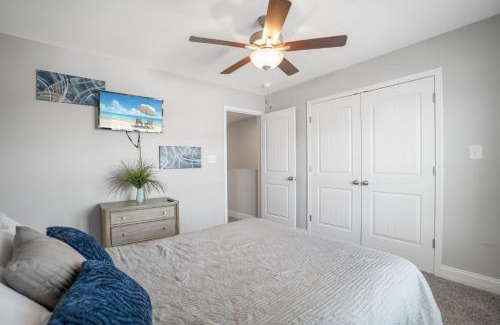 Clarksville House | Timeless Escape Family Friendly Free Wi-Fi and Parking