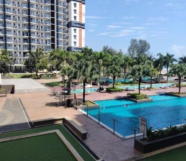 Kuantan House | Timurbay Seafront By Moonlight pool view