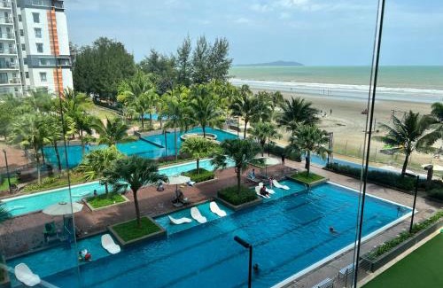 Kuantan Apartment | Timurbay Seafront Seaview & Poolview Suite with Wi-Fi