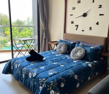 Kuantan Apartment | Timurbay Seafront Seaview & Poolview Suite with Wi-Fi