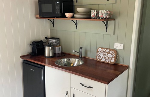 Capel Apartment | Tin Shed Capel - cosy, quiet, convenient