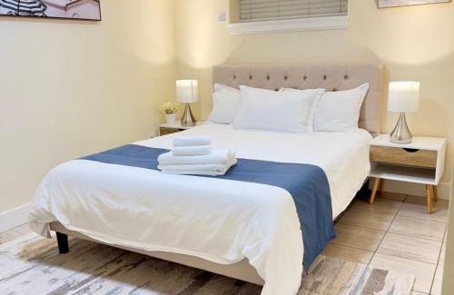 Burnaby House | Tina House - Near Skytrain Metrotown