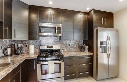 Raynolds Addition House | Tingly Beach Hide-A-Way, Trails, Coffee Shops, Brew Pubs, Night Entertainment