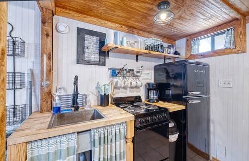 Concan Cabin | Tiny home by the Frio River - River Rock Cabin #4