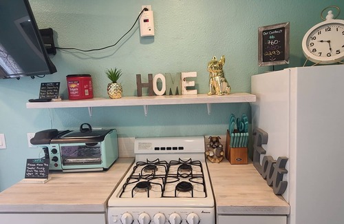 Valley Center Cottage | Tiny Home in Bulldog Paradise with free puppy love ❤️