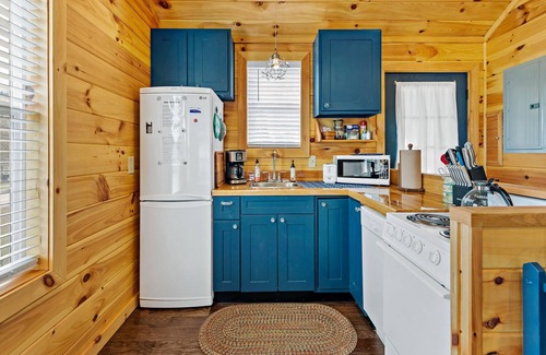 Old Fort House | Tiny Home-Mary Ida's Place - walkable location