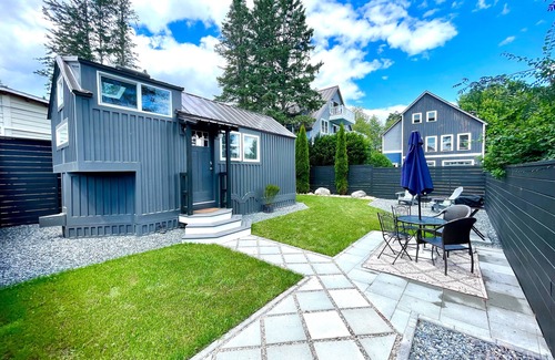 Castine House | Tiny home with Loft-Boho by the sea under the stars
