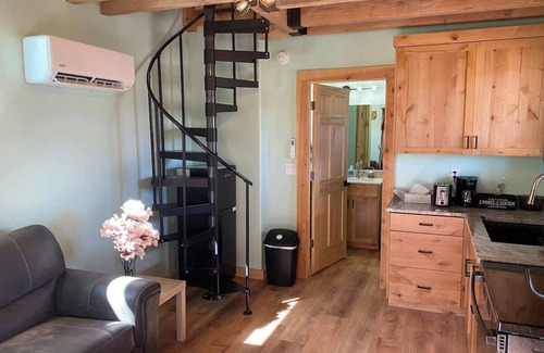 Kanab Apartment | Tiny home with panoramic views & excellent stargazing