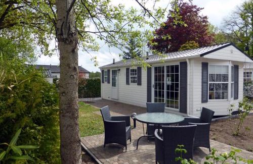 Municipality of Oisterwijk Ski Chalet | Tiny house Appelvinkje, huisje met bedstee in bosrijke omgeving