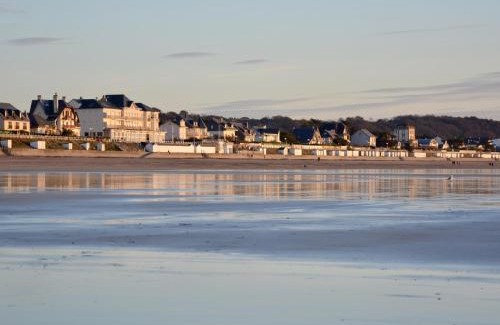 Jullouville-les-Pins House | Tiny House bois avec terrasse, piscine, wifi, animaux admis, parking - 200m de la plage - FR-1-361A-88