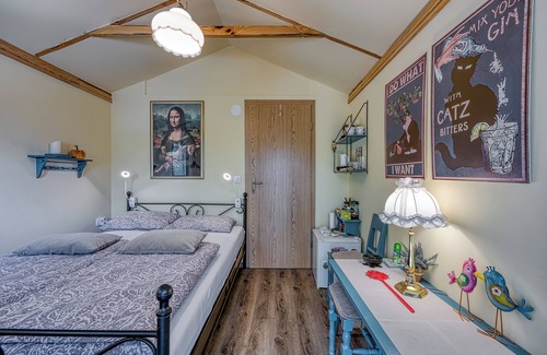 Kras Hotel | Tiny House Mona Lisa, Štanjel, Slovenia