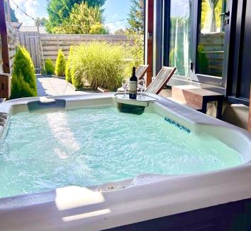 Vijfhuizen House | Tiny house with sauna & jacuzzi near Amsterdam