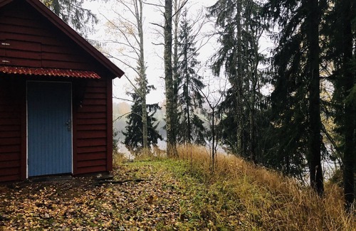 Avesta Cabin | Tiny hut in the forest overlooking the river